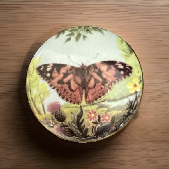 Falcon china Trinket box - Staffordshire England made Butterfly & Flowers Mint - Picture 2 of 5